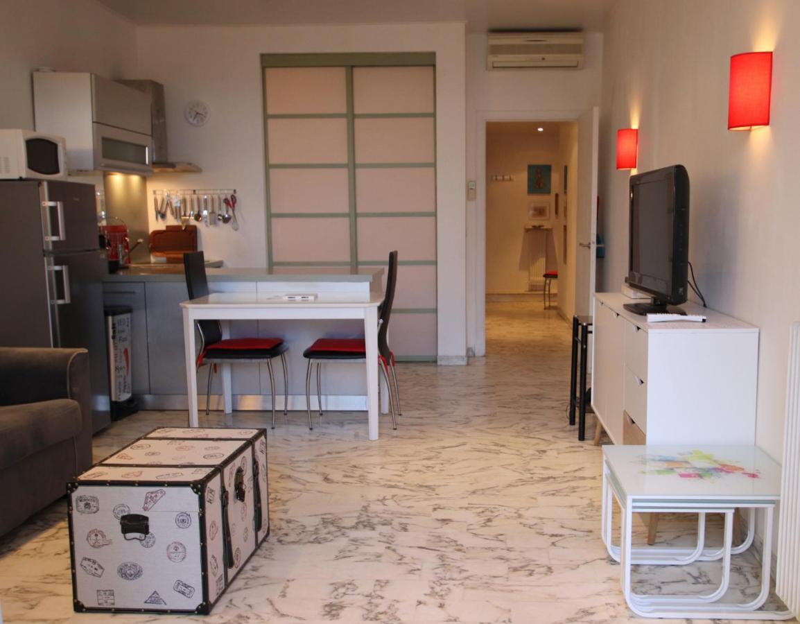 Happyfew Eros Apartment Nice Bagian luar foto