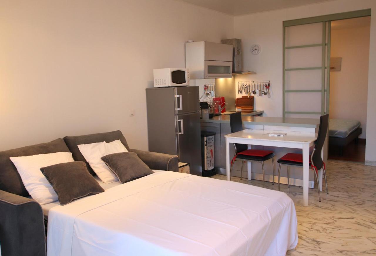 Happyfew Eros Apartment Nice Bagian luar foto